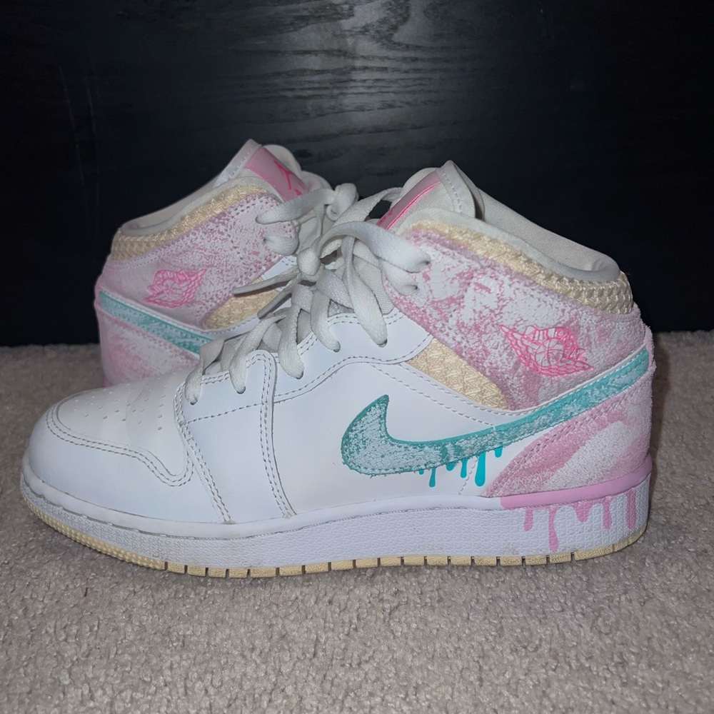 Jordan 1 Mid Paint Drip